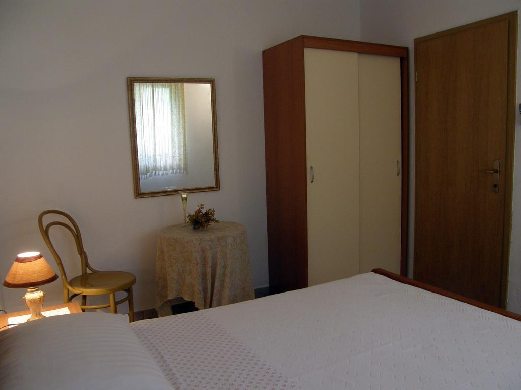 Apartments Mandic Tučepi Szoba fotó